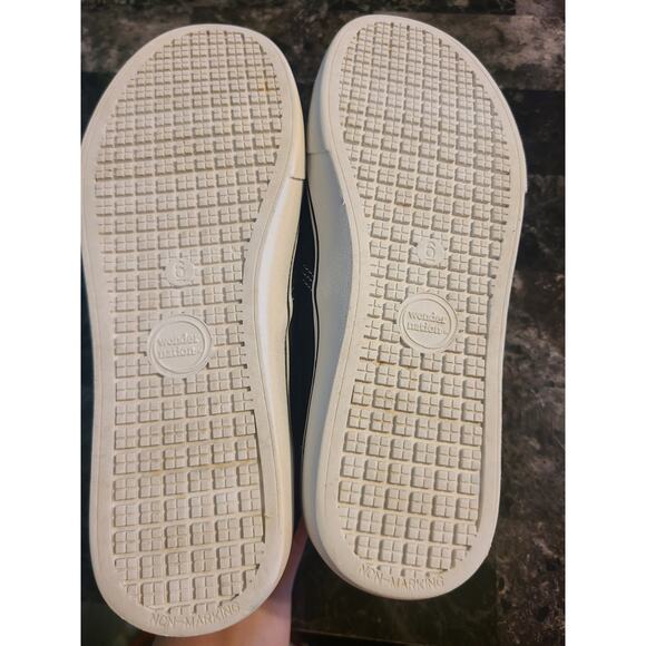 Wonder nation size 6 boys black slip on canvas style shoes - Picture 5 of 7